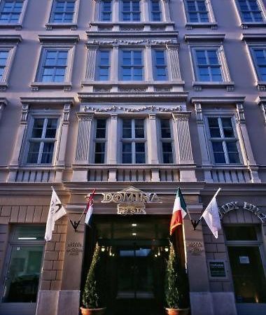 Domina Inn Fiesta - Budapest Exteriör bild